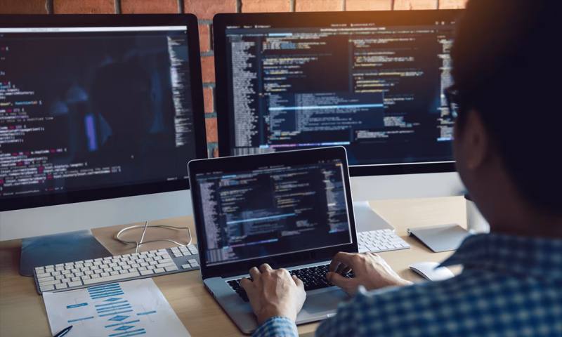 数据科学选型:R与Python如何赋能鹿寨县网站建设?